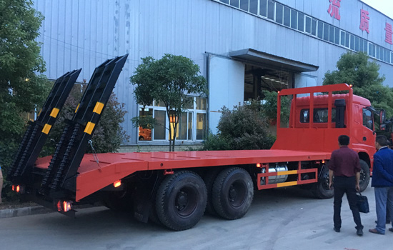 【國五】三環(huán)昊龍前四后八挖機(jī)平板車 【國五】三環(huán)昊龍前四后八挖機(jī)平板車