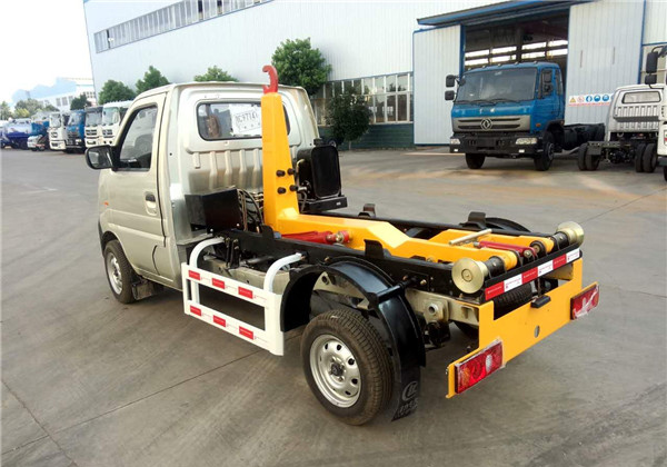 國(guó)五長(zhǎng)安勾臂式垃圾車