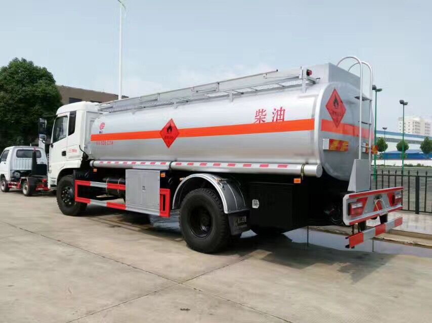 國五東風12.5方運油車