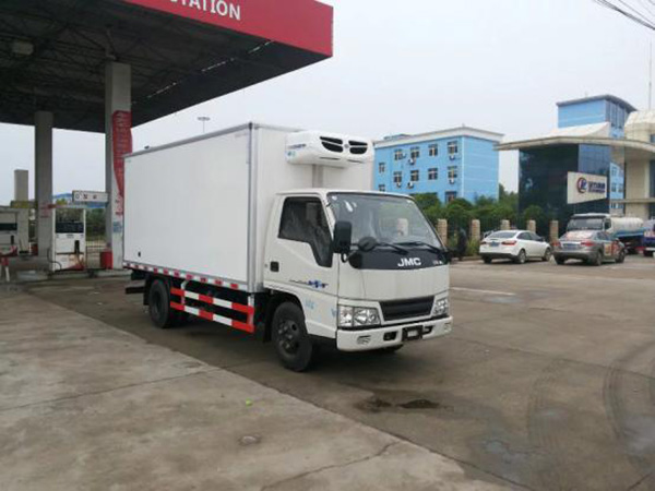 江鈴4.15米貨廂單排冷藏車