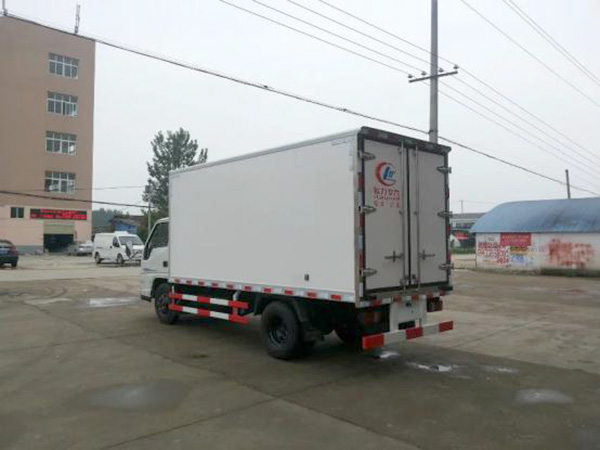 江鈴4.15米貨廂單排冷藏車