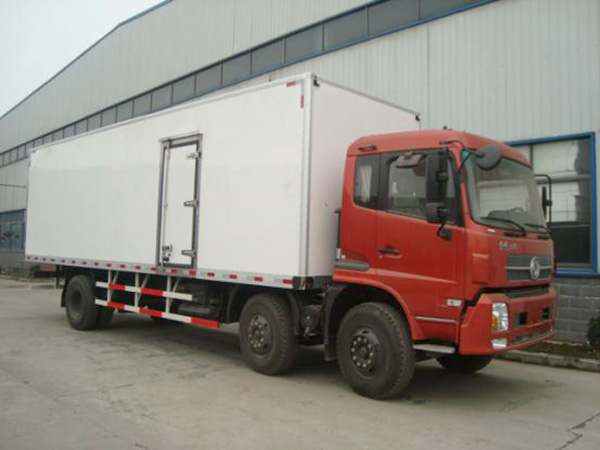 東風天錦8.6米貨廂冷藏車