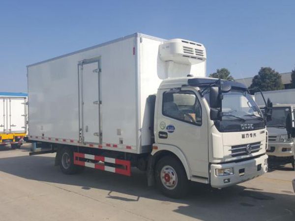 東風(fēng)多利卡5米貨廂冷藏車(chē)