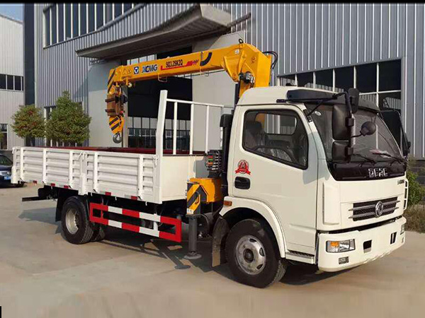 東風廂長4.35隨車吊 東風廂長4.35隨車吊