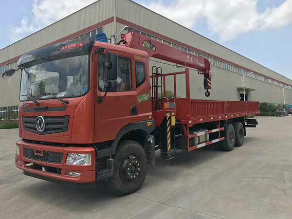 東風(fēng)征夢后八輪8.5米隨車吊