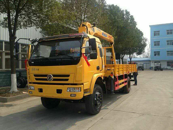 東風廂長5.1米隨車吊