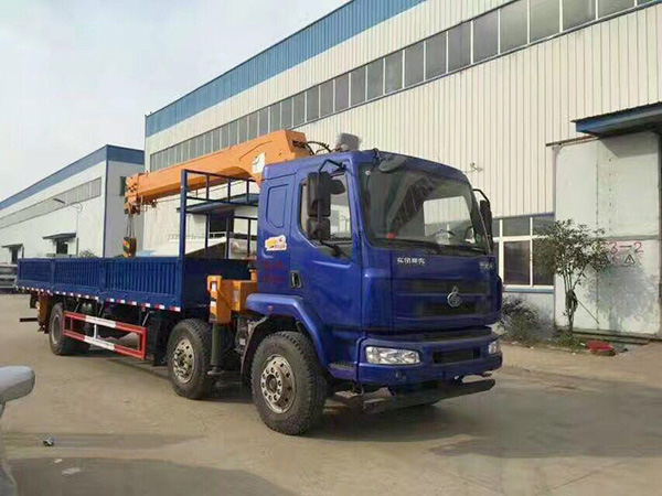 柳汽前四后四8.6米隨車吊 柳汽前四后四8.6米隨車吊