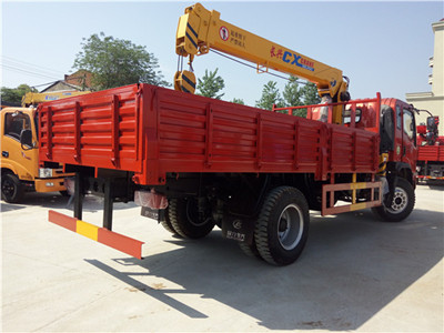 大運(yùn)長興5噸隨車吊 大運(yùn)長興5噸隨車吊