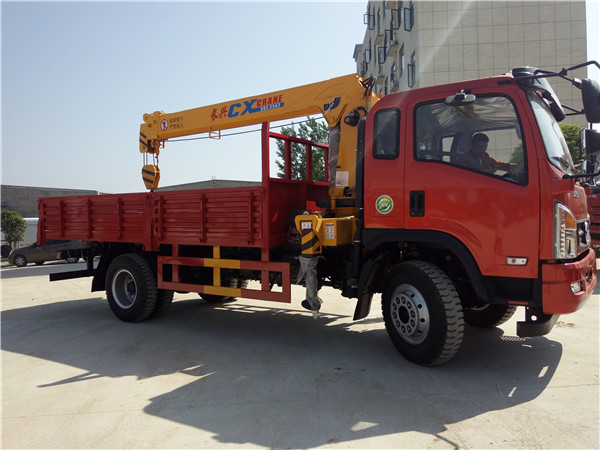 大運(yùn)長興5噸隨車吊 大運(yùn)長興5噸隨車吊