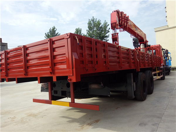 東風(fēng)后雙橋隨車吊