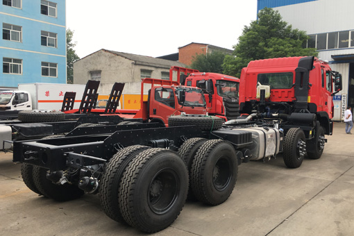 【國(guó)五】江淮K5前四后八挖機(jī)平板車(chē)