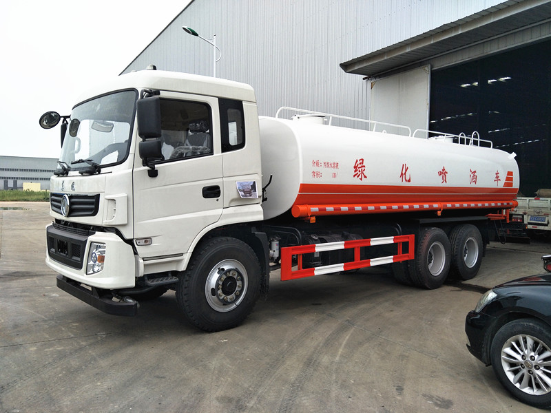 東風(fēng)新款雙橋灑水車