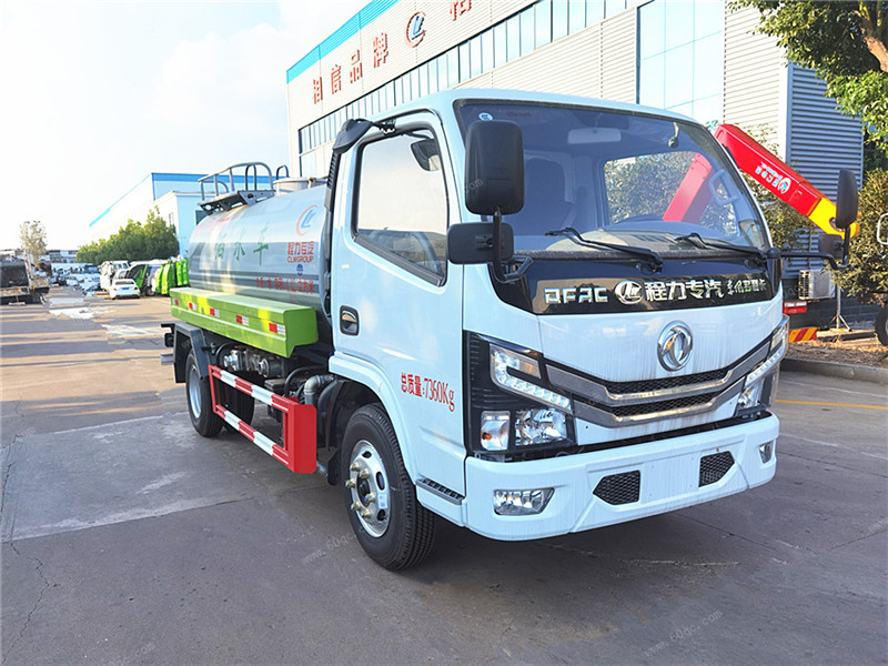東風(fēng)多利卡D6新款灑水車
