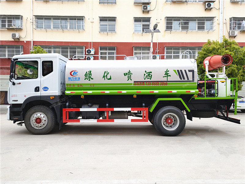 東風多利卡D9霧炮車