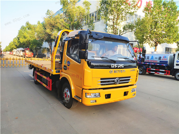 東風(fēng)多利卡D7一拖二清障車(chē)