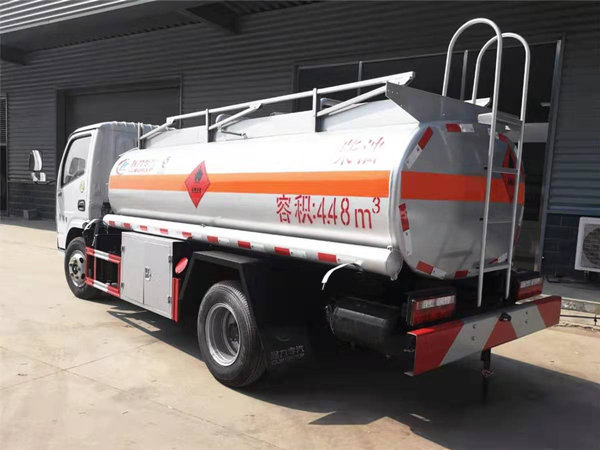 東風多利卡D6加油車