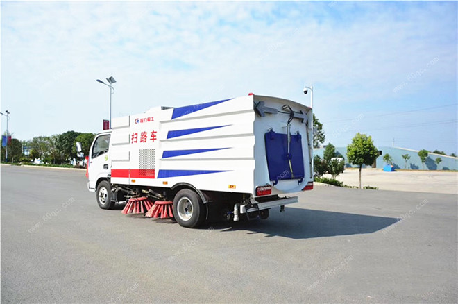 東風(fēng)多利卡D6掃路車