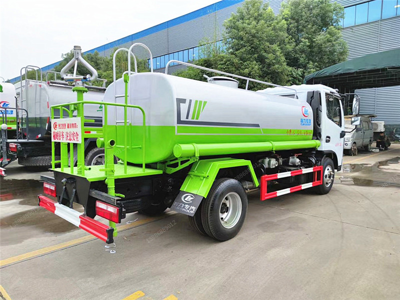 東風多利卡5噸灑水車