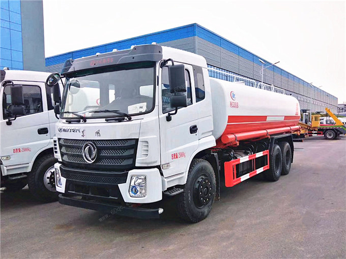 東風D17后雙橋灑水車