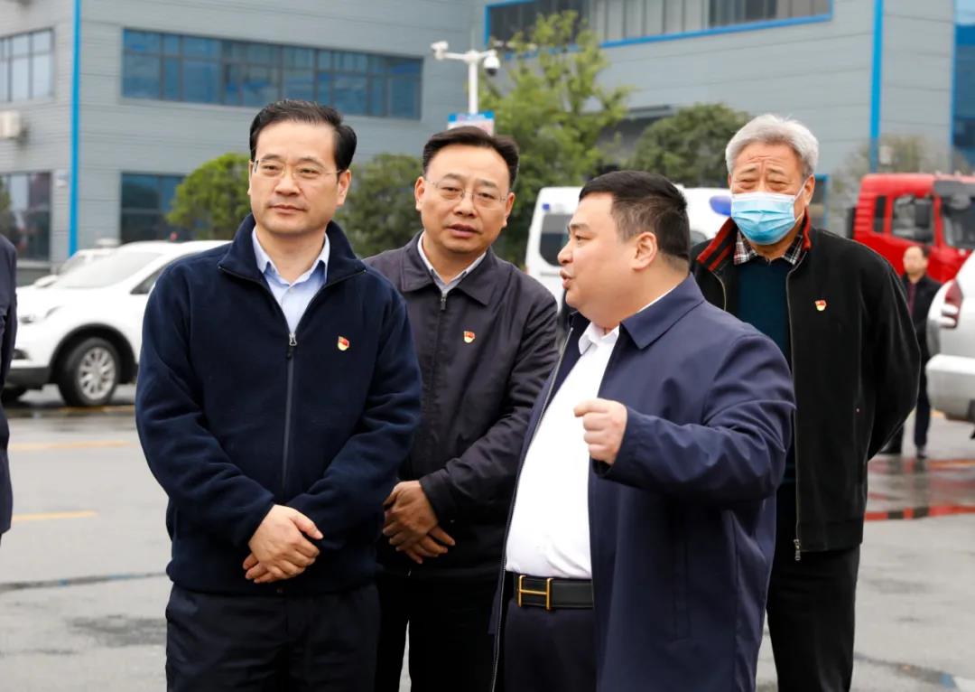 程阿羅，黨委副書記、常務(wù)副總經(jīng)理程國強，黨委書記何儒安、總經(jīng)辦服務(wù)中心主任張火生