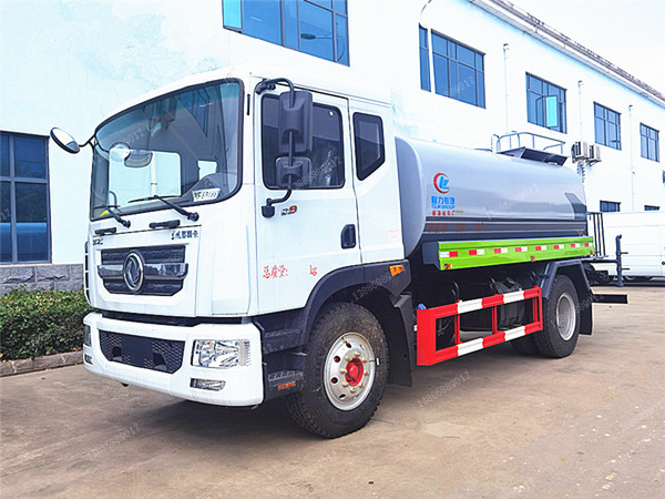 東風(fēng)多利卡D9新款霧炮車