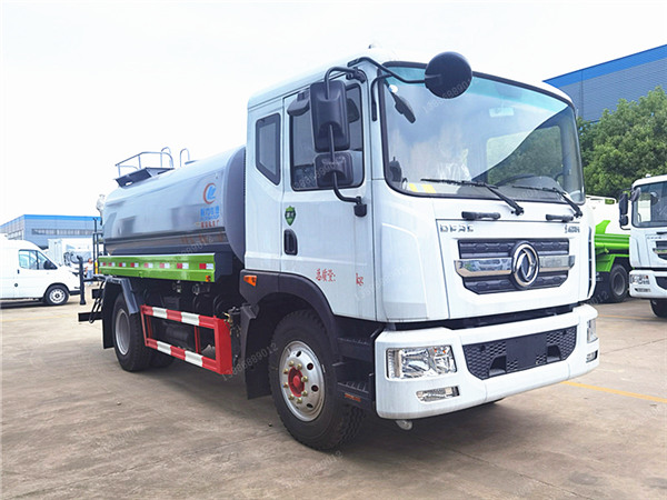 東風(fēng)多利卡D9新款霧炮車