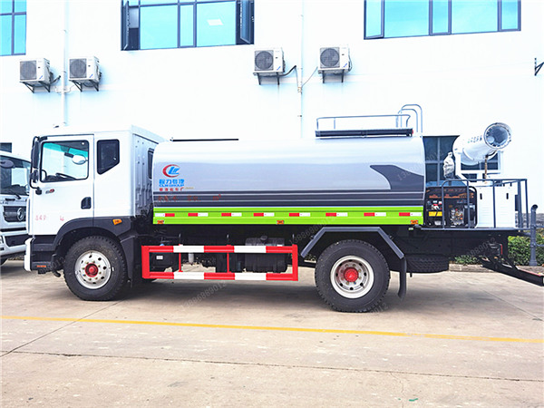 東風(fēng)多利卡D9新款霧炮車