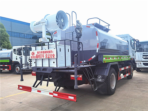 東風(fēng)多利卡D9新款霧炮車